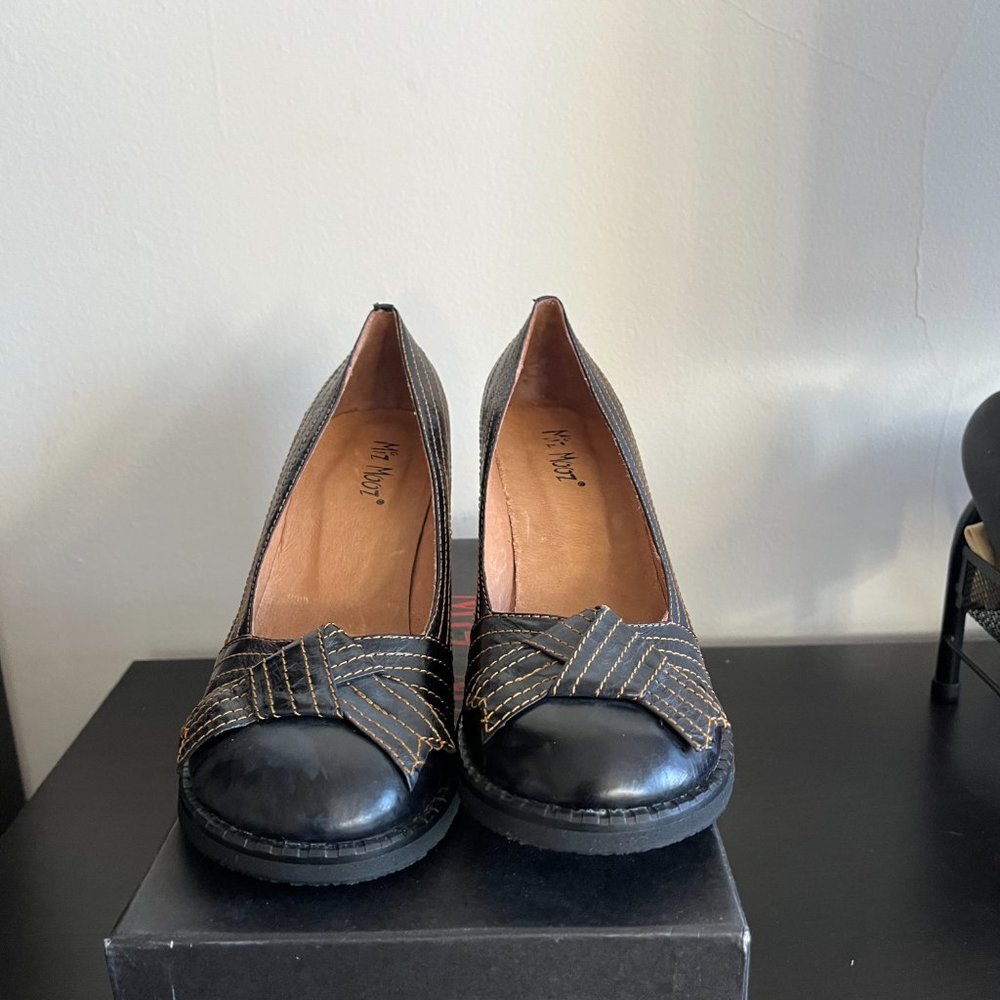🌼 Vintage Miz Mooz Leather Shoes - Size 8 - Like New! 🌼